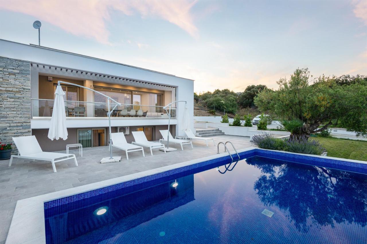 Afisia Villas サルティ エクステリア 写真
